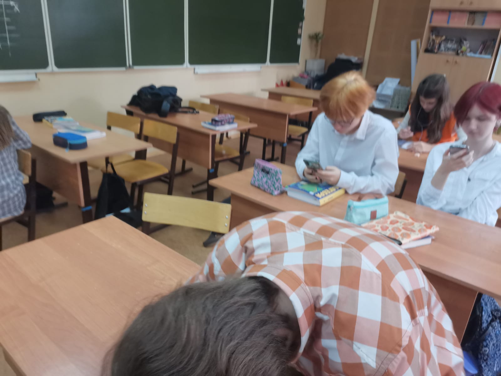 Лев задремал после тяжёлого дня